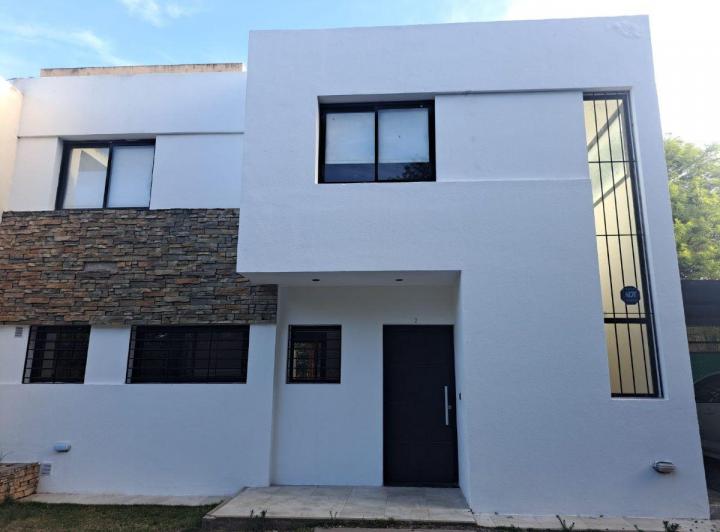 Casa · 190m² · 6 Ambientes · 1 Cochera