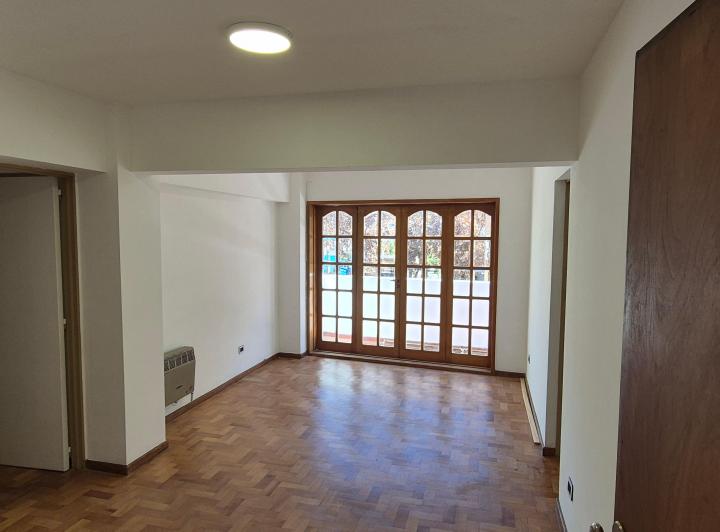 Departamento · 70m² · 6 Ambientes · 1 Cochera