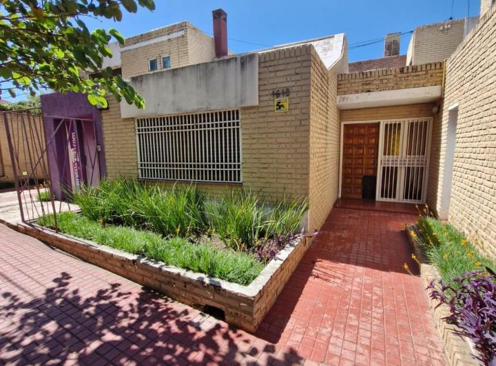 Casa · 500m² · 8 Ambientes · 2 Cocheras
