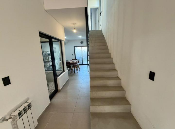 Casa · 98m² · 5 Ambientes · 2 Cocheras