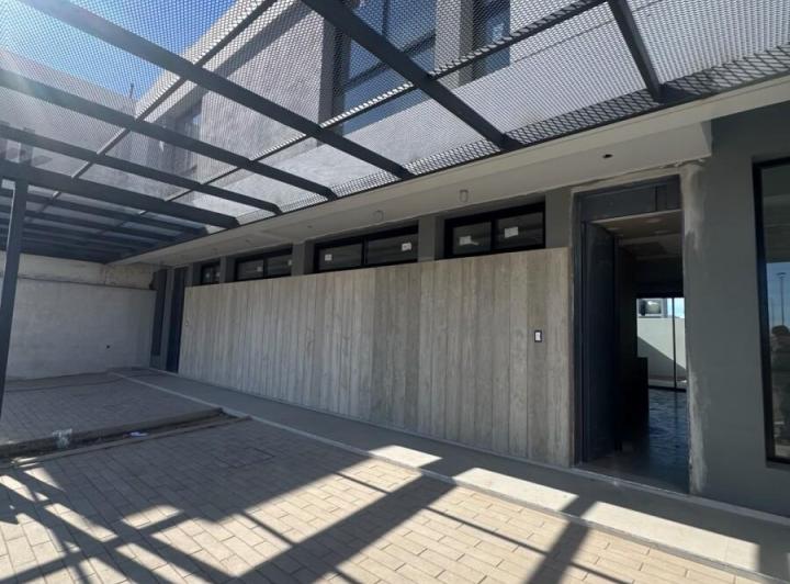 Casa · 160m² · 4 Ambientes · 2 Cocheras