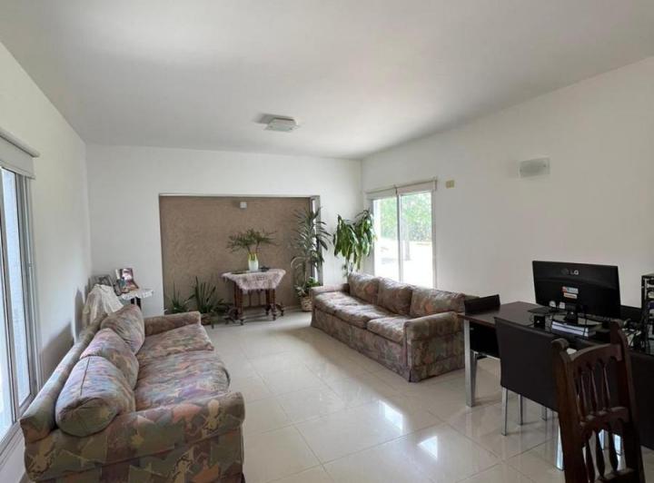 Casa · 270m² · 5 Ambientes · 2 Cocheras