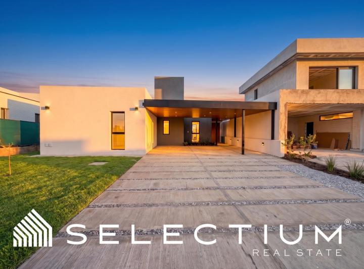 Casa · 240m² · 6 Ambientes · 2 Cocheras