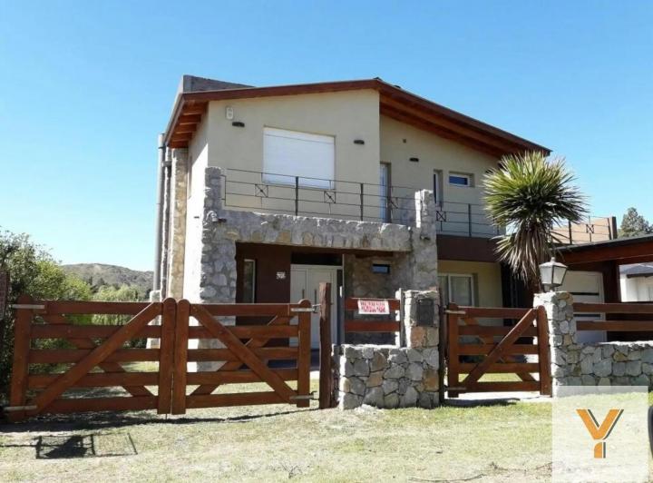 Casa · 170m² · 4 Ambientes · 2 Cocheras
