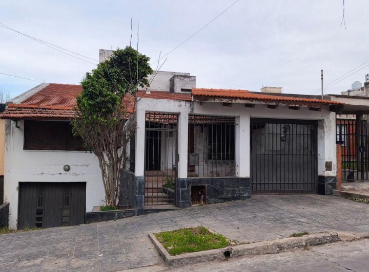 Casa · 258m² · 8 Ambientes · 2 Cocheras