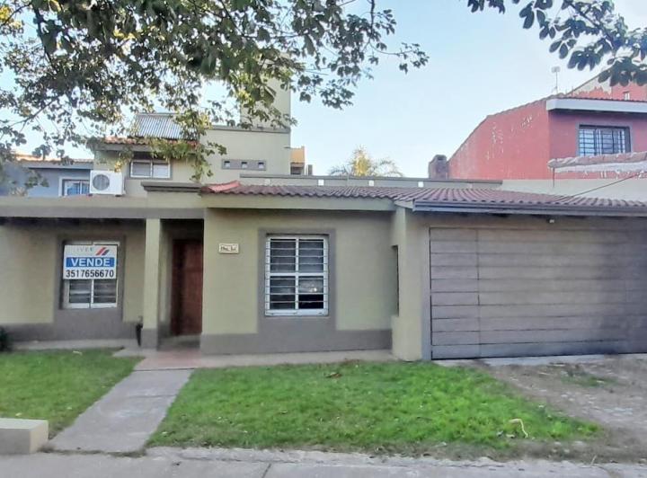 Casa · 100m² · 7 Ambientes · 1 Cochera