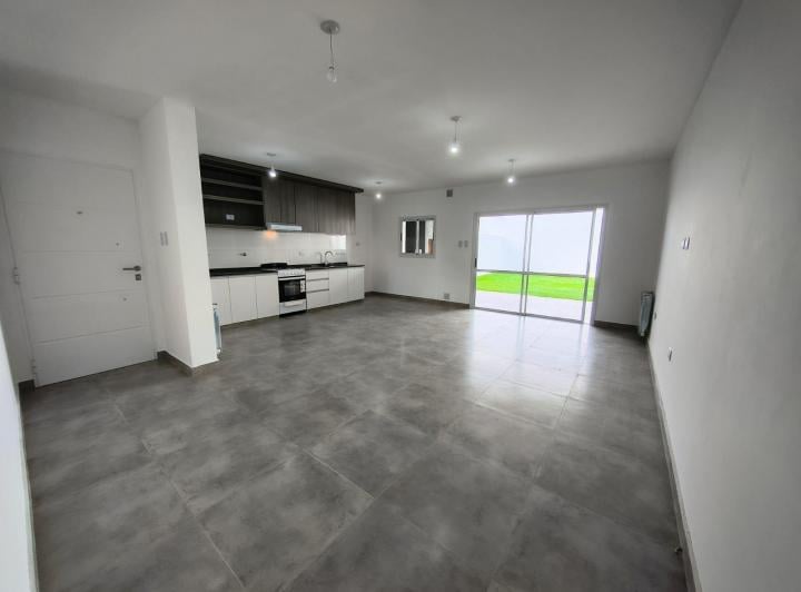 Casa · 95m² · 4 Ambientes · 2 Cocheras