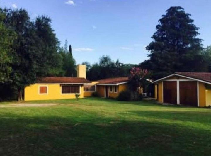 Casa · 300m² · 4 Ambientes · 2 Cocheras