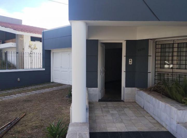 Casa · 400m² · 3 Ambientes · 3 Cocheras