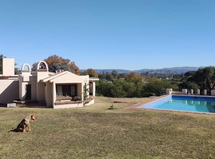 Terreno · 250m² · 4 Dormitorios · 2 Cocheras