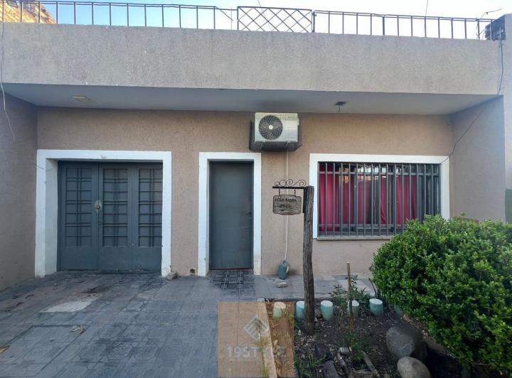 Casa · 202m² · 3 Dormitorios · 4 Cocheras