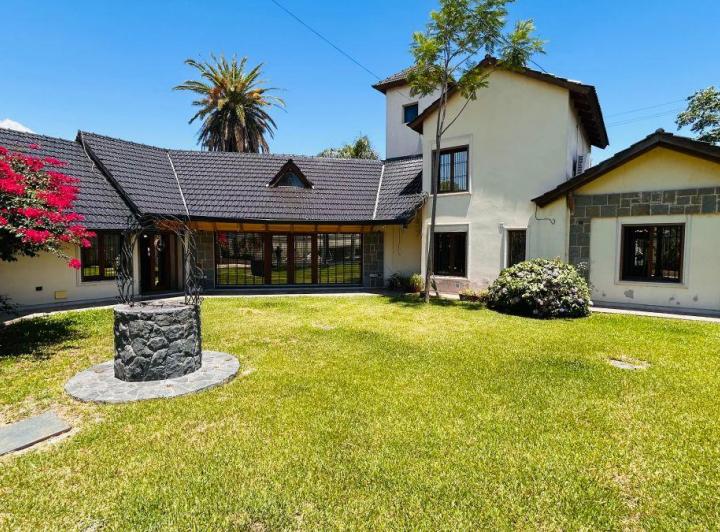Casa · 580m² · 1 Ambiente · 10 Cocheras