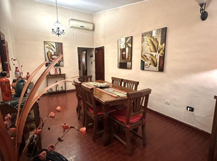 Casa · 325m² · 5 Ambientes · 1 Cochera