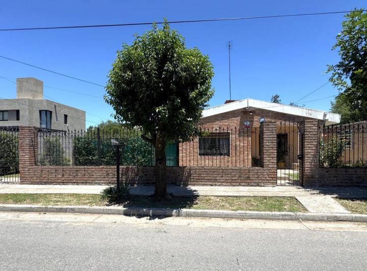 Casa · 224m² · 3 Dormitorios · 2 Cocheras