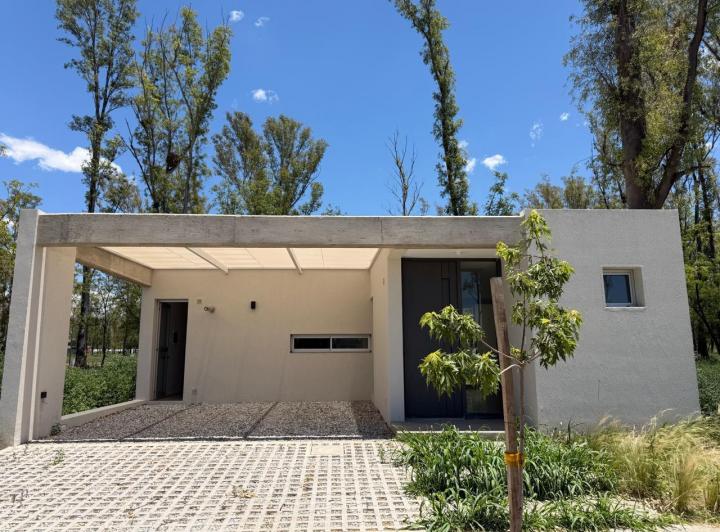 Casa · 160m² · 5 Ambientes · 2 Cocheras