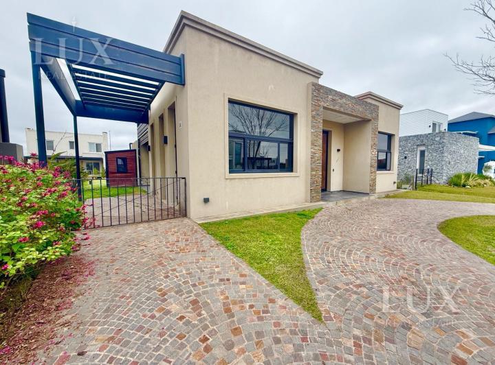 Casa · 600m² · 5 Ambientes · 2 Cocheras
