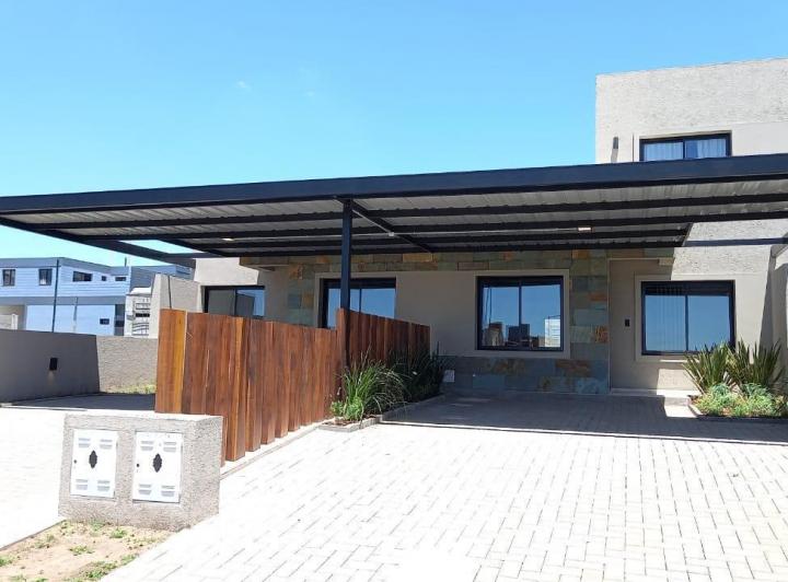 Casa · 156m² · 6 Ambientes · 2 Cocheras