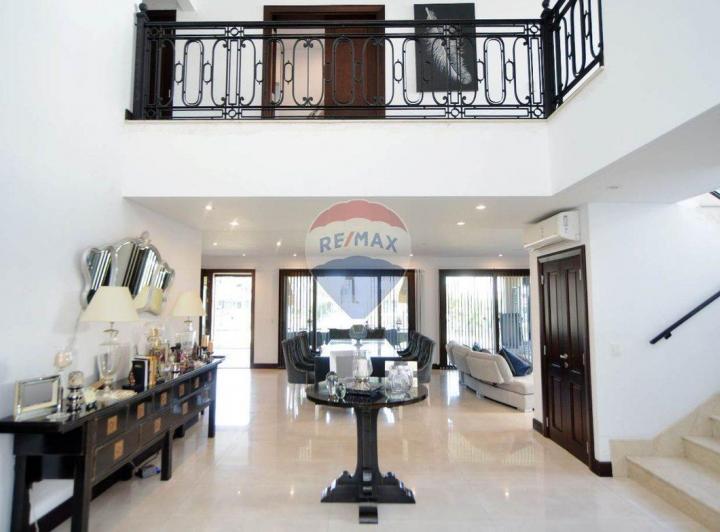 Casa · 350m² · 5 Ambientes · 2 Cocheras
