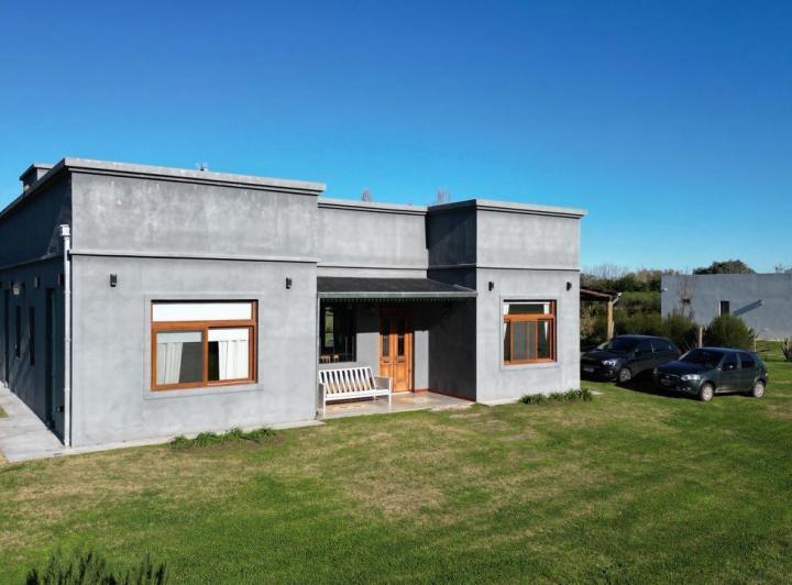 Casa · 170m² · 4 Ambientes · 2 Cocheras