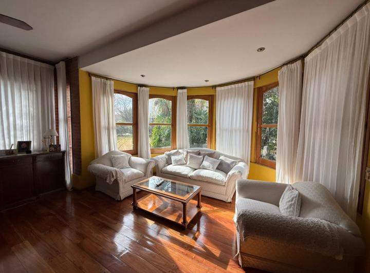 Casa · 320m² · 7 Ambientes