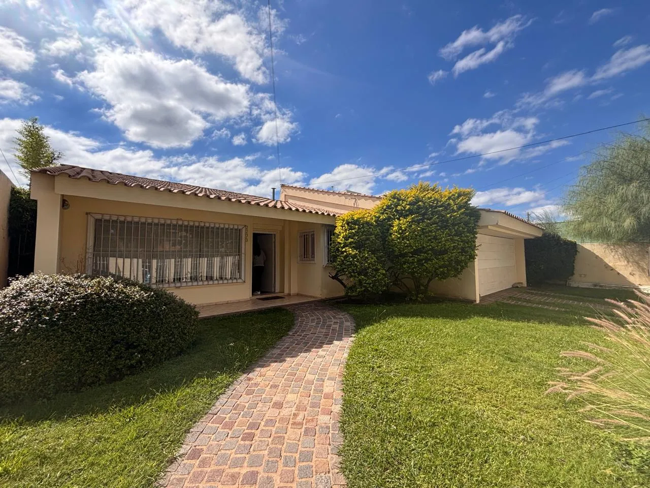 CASA ALQUILER COMERCIALVIVIENDA EN CERRO DE LAS ROSAS!!!
