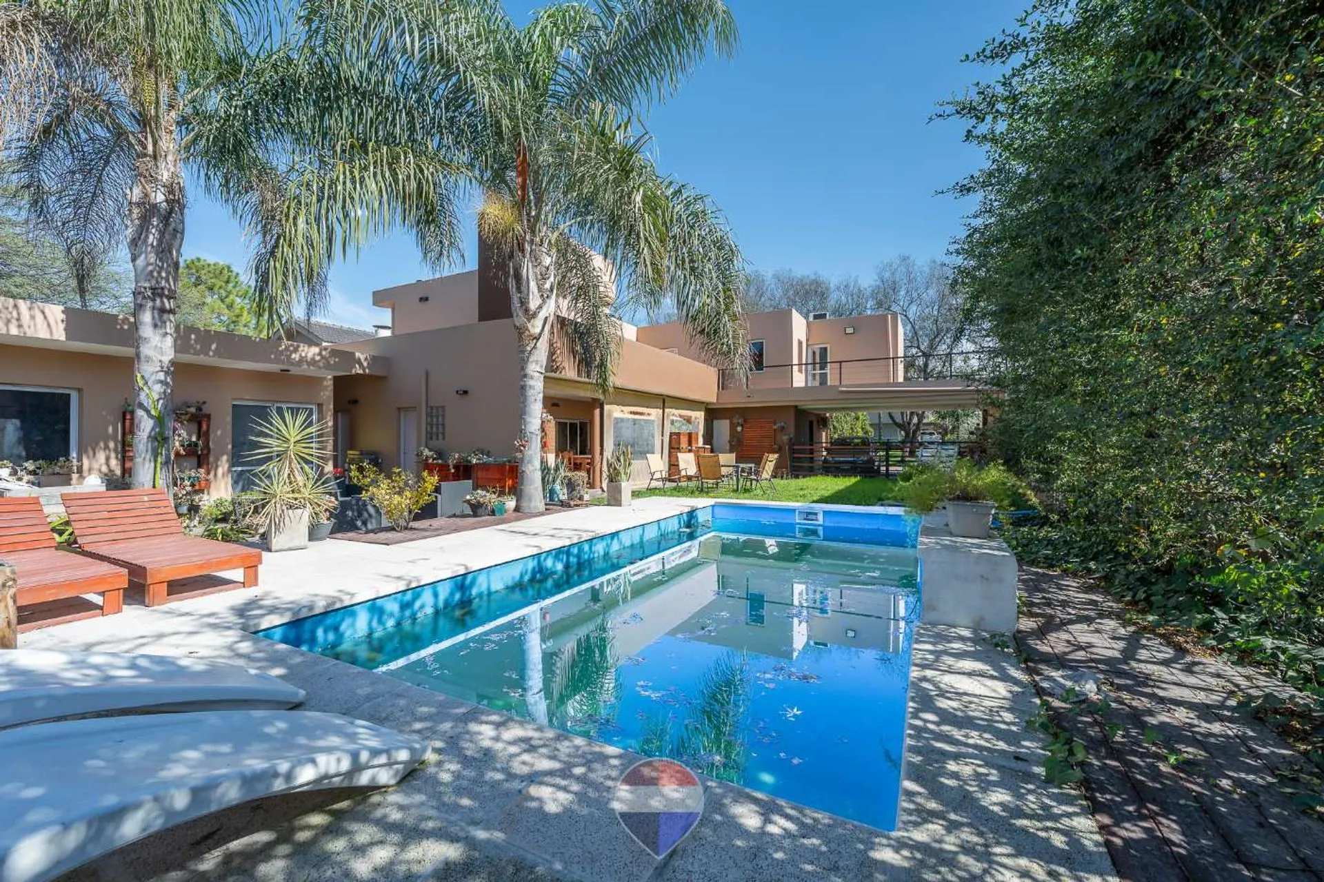 CASA COUNTRY SAN ISIDRIO VILLA ALLENDE CORDOBA 4 DORMI PILETA QUINCHO PARQUE COCHERA VENTA