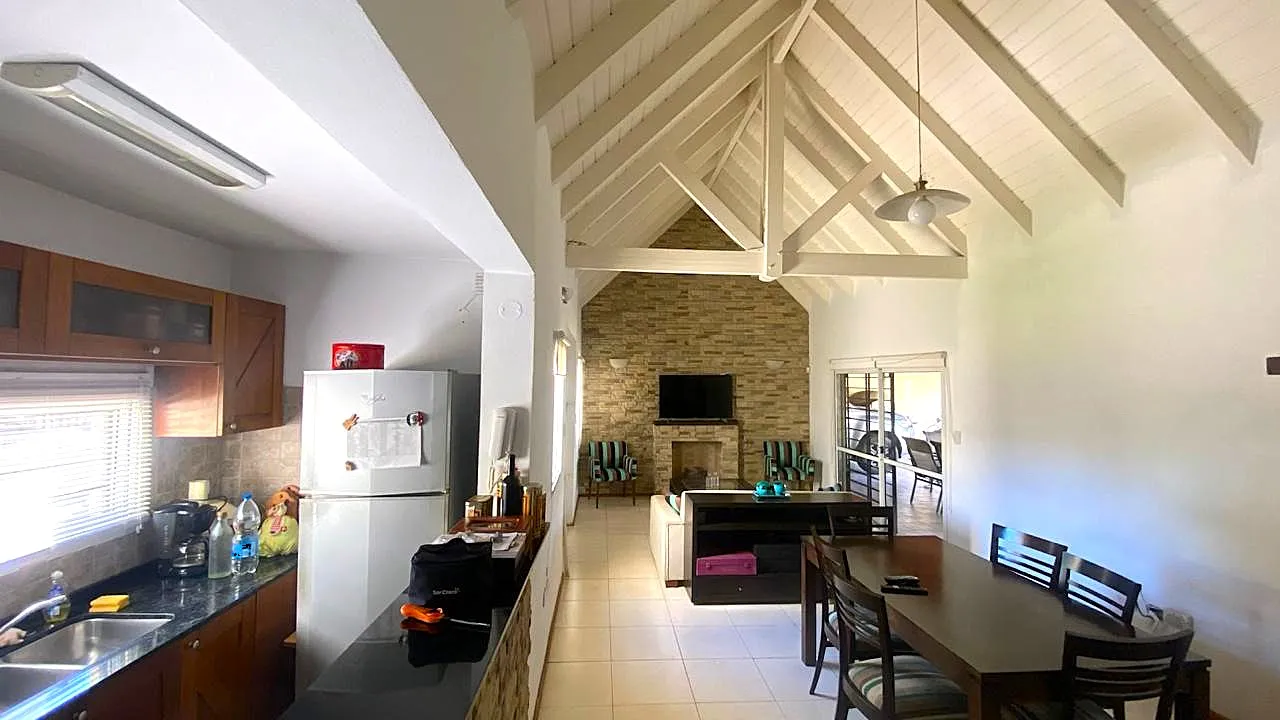 Excelente Casa en EL REFUGIO Gran Terreno de 699 + Pileta y Jacuzzi