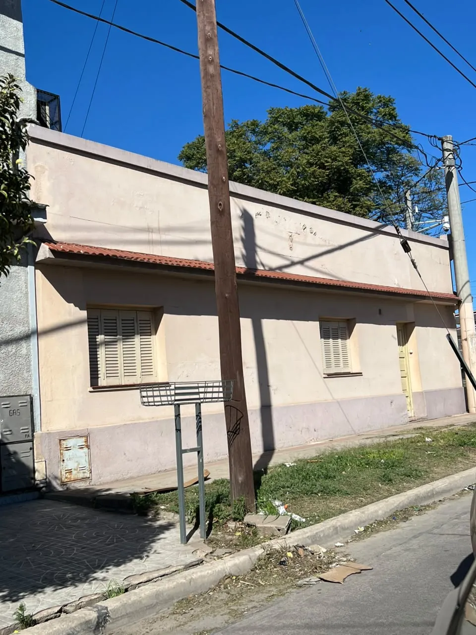 CASA EN VENTA. AV SABATTINI A METROS DEL ARCO DE CÓRDOBA