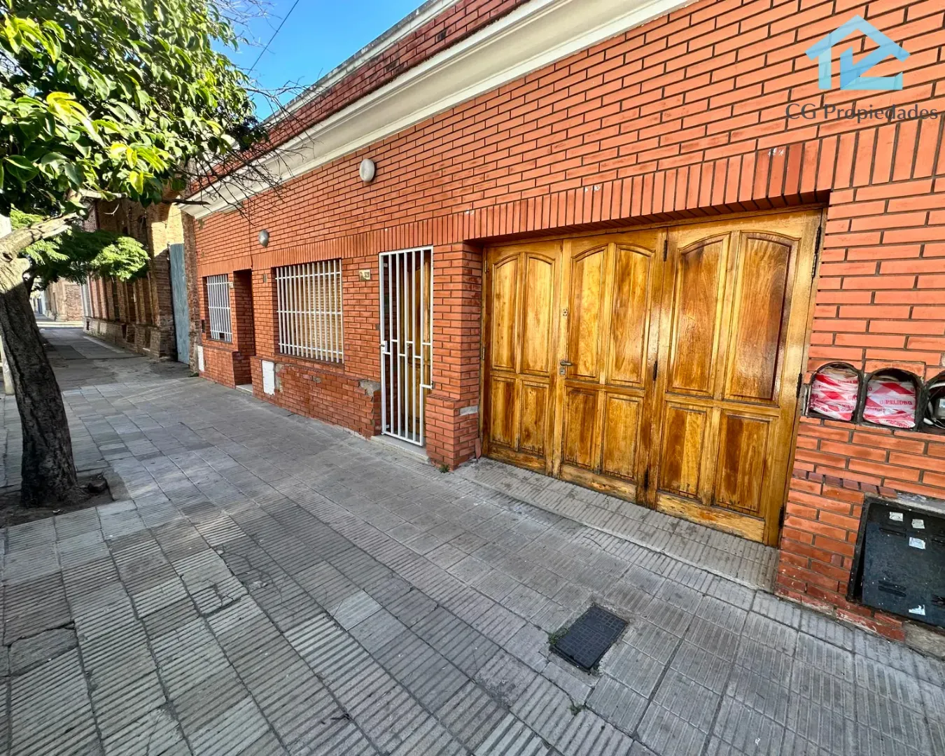 PROPIEDAD DESOCUPADA CASA + DPTO