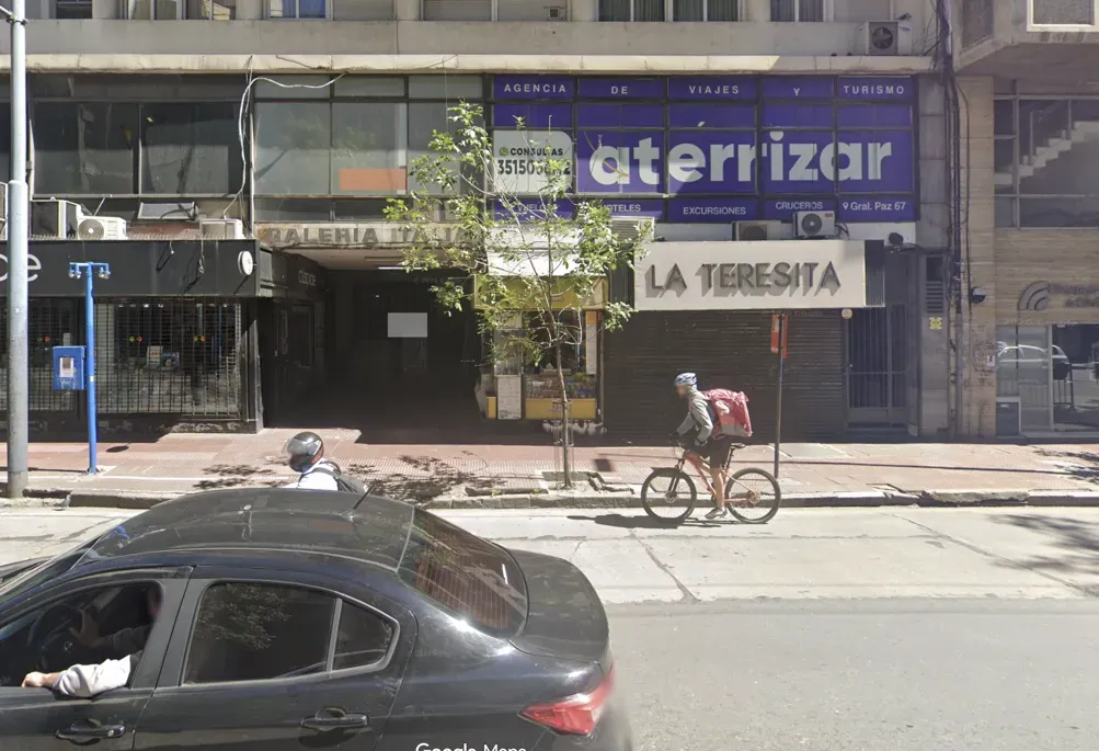 Dueño Alquila amplia oficina de 30m2 en Av. General Paz 67, dos privados mas recibidor!