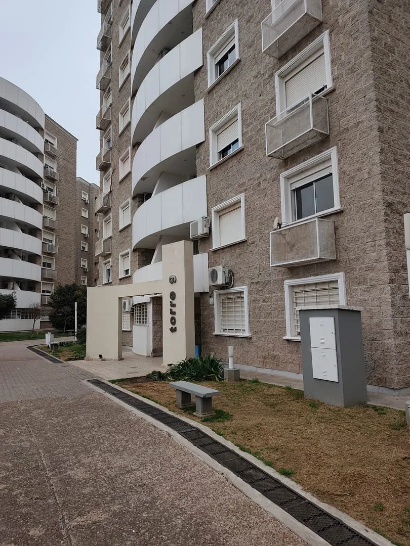 VENTA VILLASOL - 3 DORMITORIOS TOTALMENTE RENOVADO + BALCÓN CON VISTA A LA PILET...