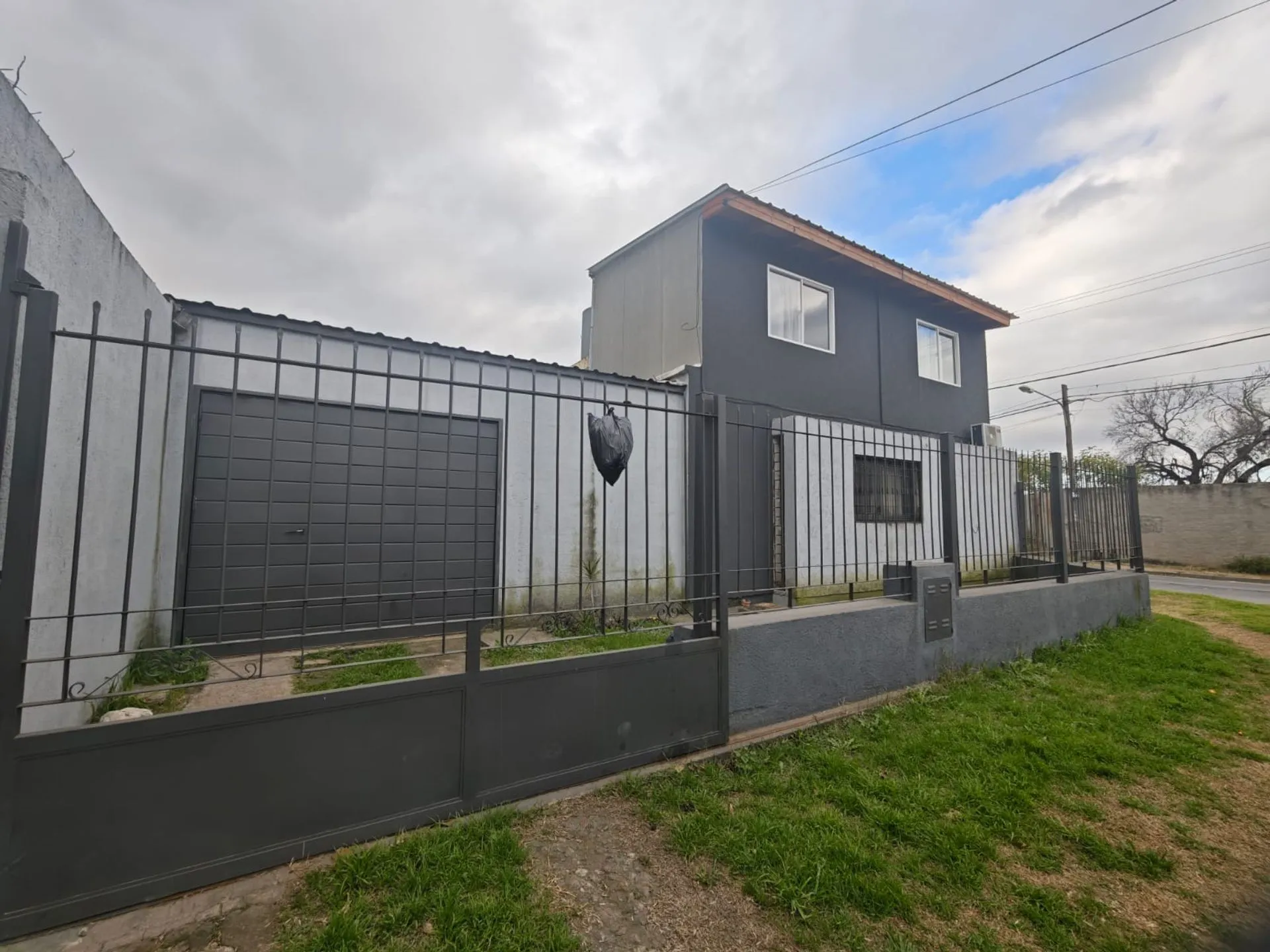 CASA 4 DORMITORIOS C/ CPCHERA EN BARRIO SAN PABLO