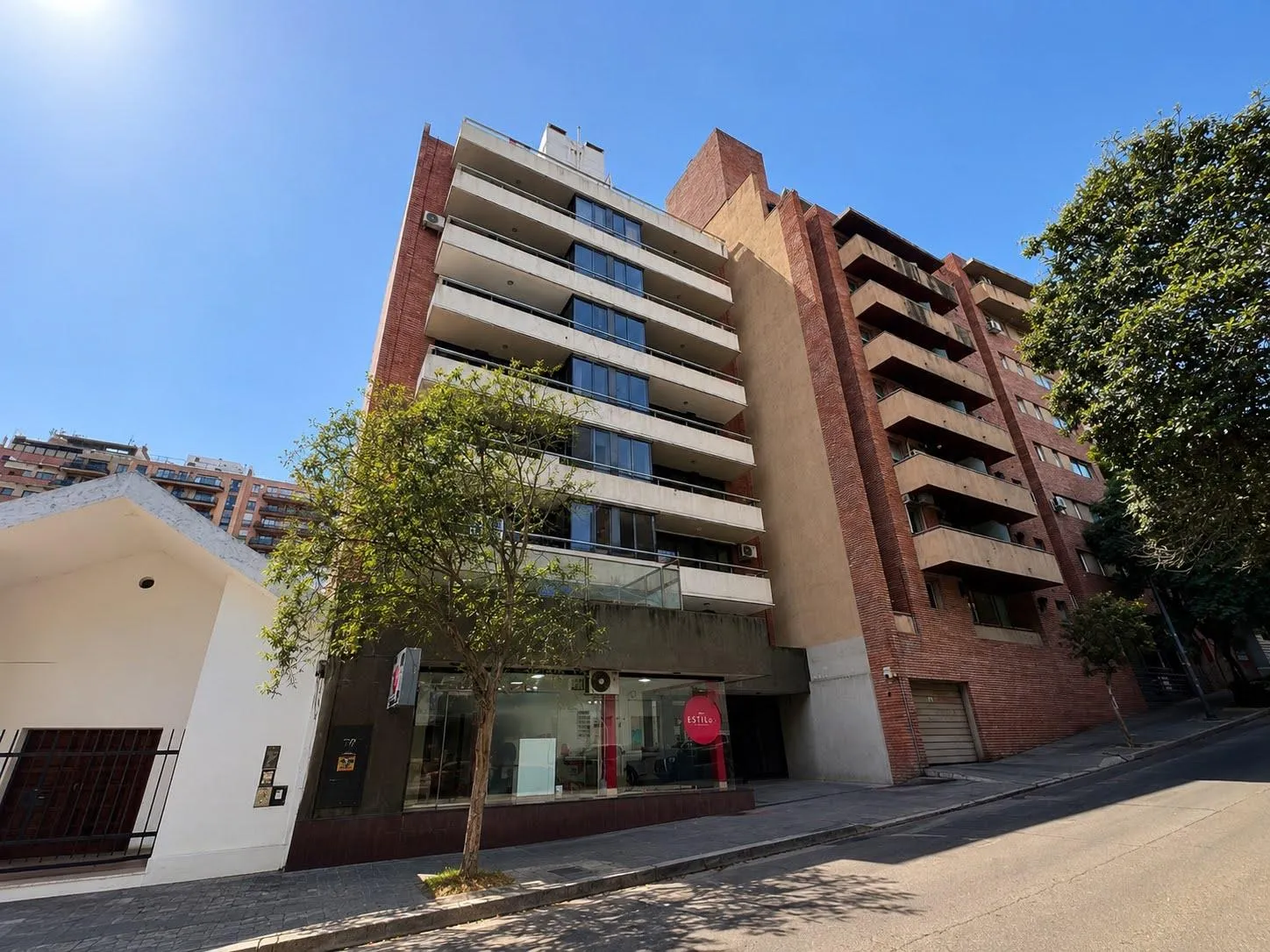 ¡Venta! Hermoso y amplio Dpto. Nva. Cba. con ¡ESCRITURA Y DOS COCHERAS!