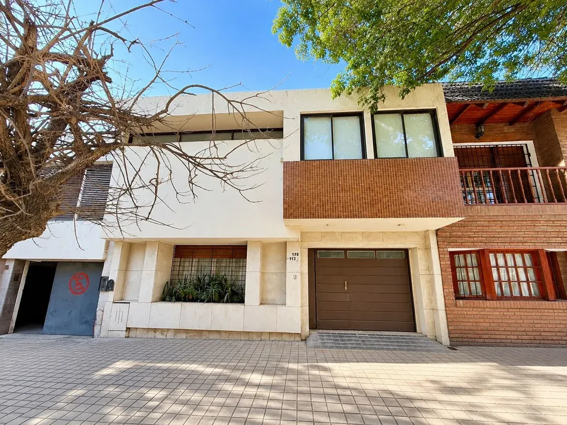 CASA CORDOBA Bº JUNIORS 2 DORMI TERRAZA COCHERA PATIO A MTS Bº GENERAL PAZ VENTA