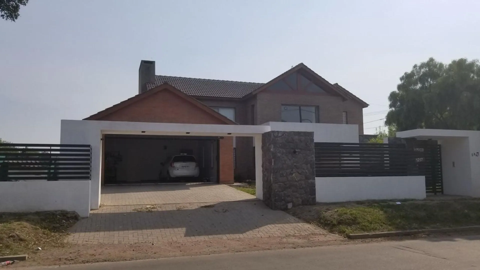 CASA ESQUINA CORDOBA LOS SAUCES Bº PRIVADO 4 DORMI PILETA PARQUE QUINCHO ZONA SUR VENTA