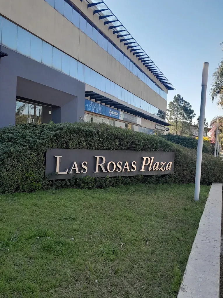 ALQUILO OFICINA EN LAS ROSAS PLAZA