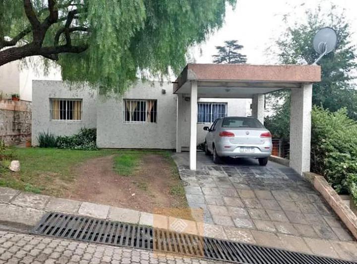 Casa · 80m² · 6 Ambientes · 1 Cochera