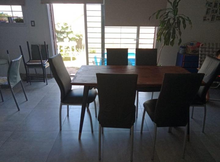 Casa · 250m² · 8 Ambientes · 2 Cocheras