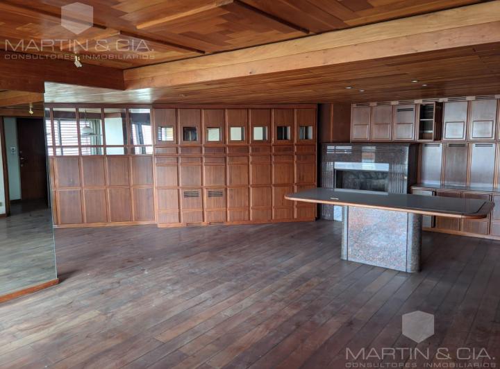 Departamento · 220m² · 6 Ambientes · 1 Cochera