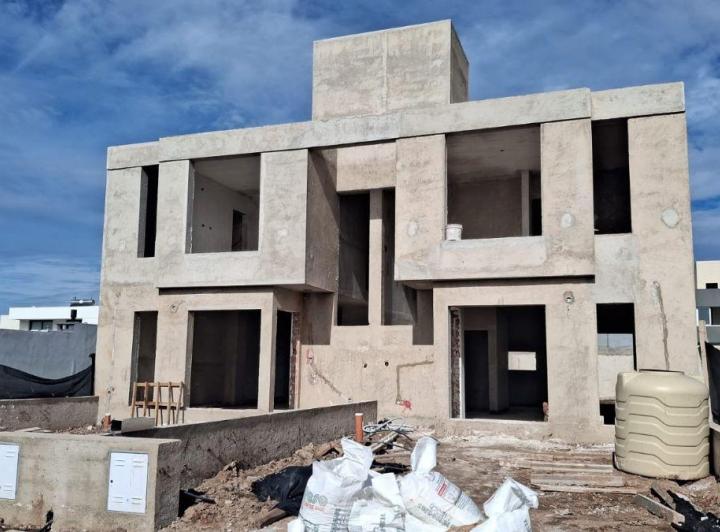Casa · 110m² · 6 Ambientes · 1 Cochera