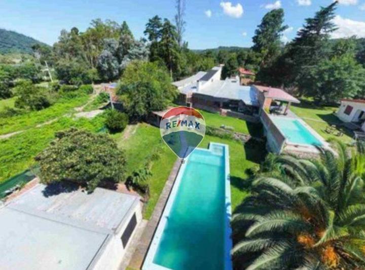 Casa · 220m² · 8 Ambientes · 1 Cochera
