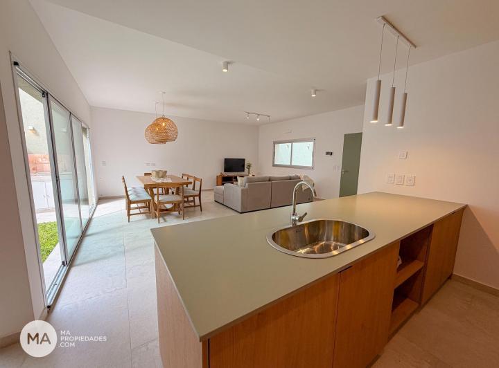 Casa · 144m² · 4 Ambientes