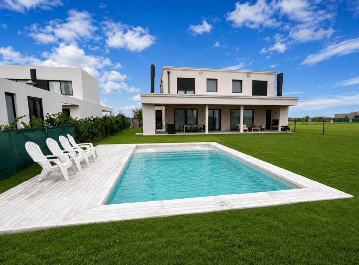 Casa · 350m² · 6 Ambientes · 2 Cocheras