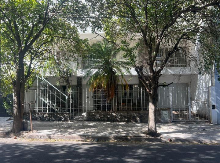 Casa · 159m² · 8 Ambientes · 1 Cochera
