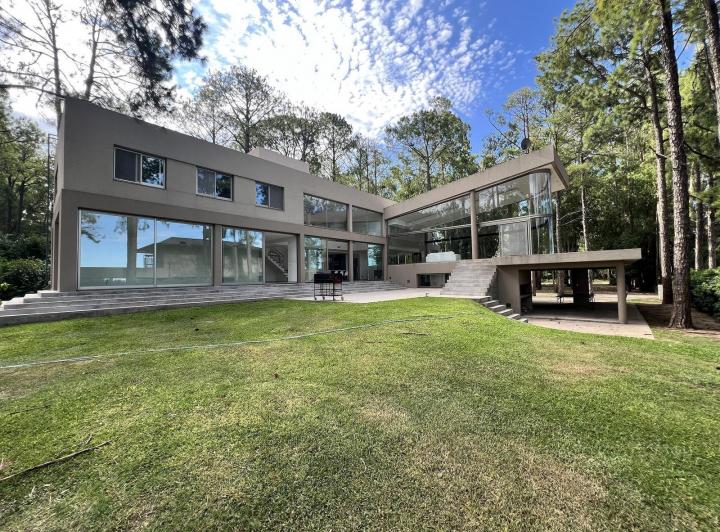 Casa · 516m² · 5 Ambientes · 3 Cocheras