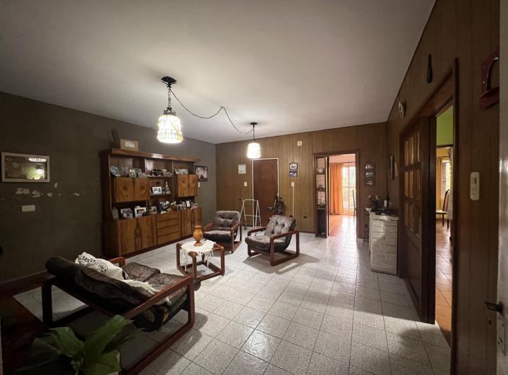 Casa · 331m² · 4 Ambientes · 1 Cochera