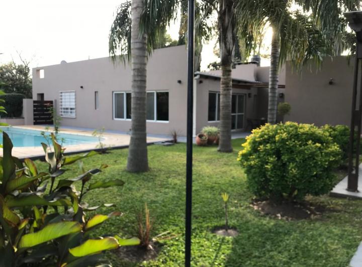 Casa · 80m² · 4 Ambientes · 3 Cocheras