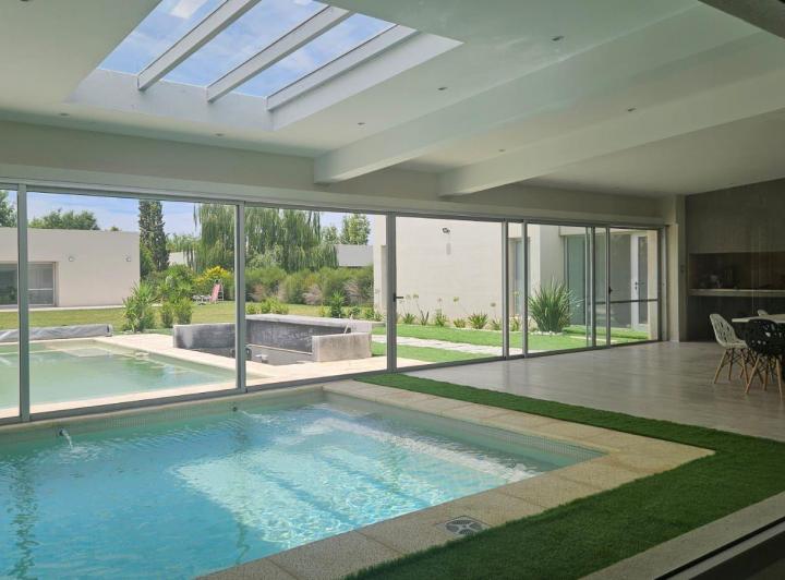 Casa · 357m² · 6 Ambientes · 2 Cocheras