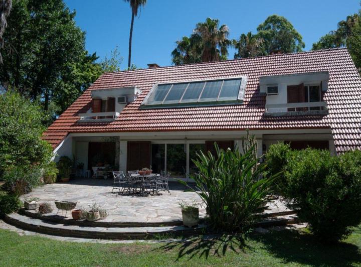 Casa · 322m² · 6 Ambientes · 2 Cocheras