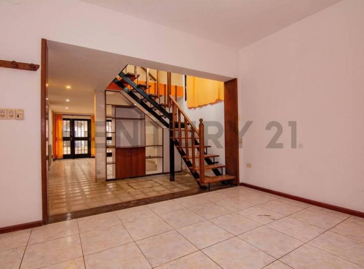 Casa · 134m² · 5 Ambientes · 1 Cochera